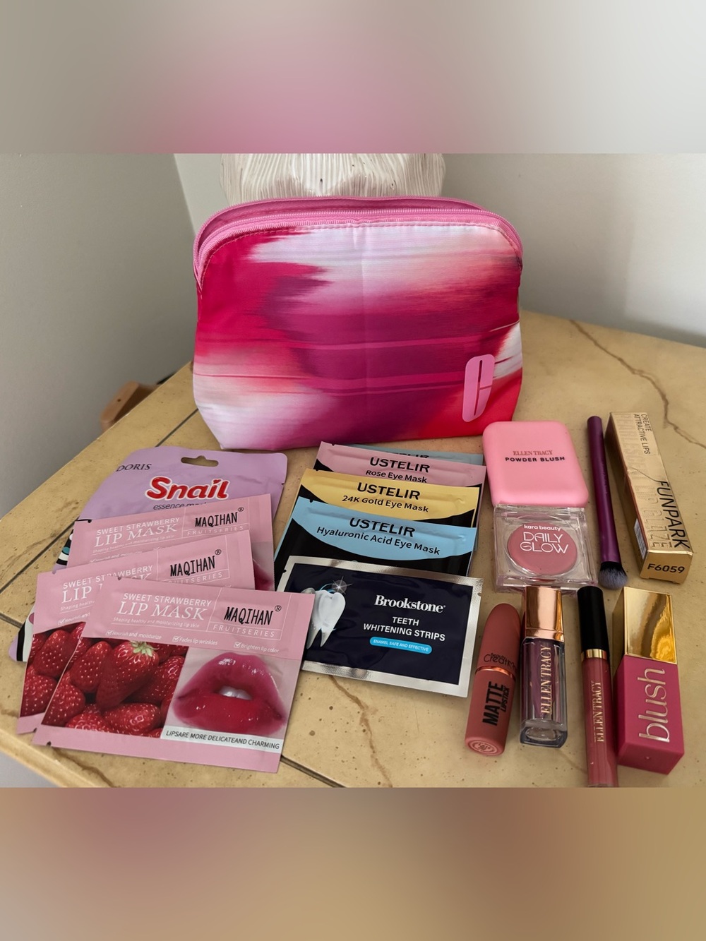 BEAUTY BUNDLE W/CLINIQUE COSMETIC POUCH - Picture 2 of 6